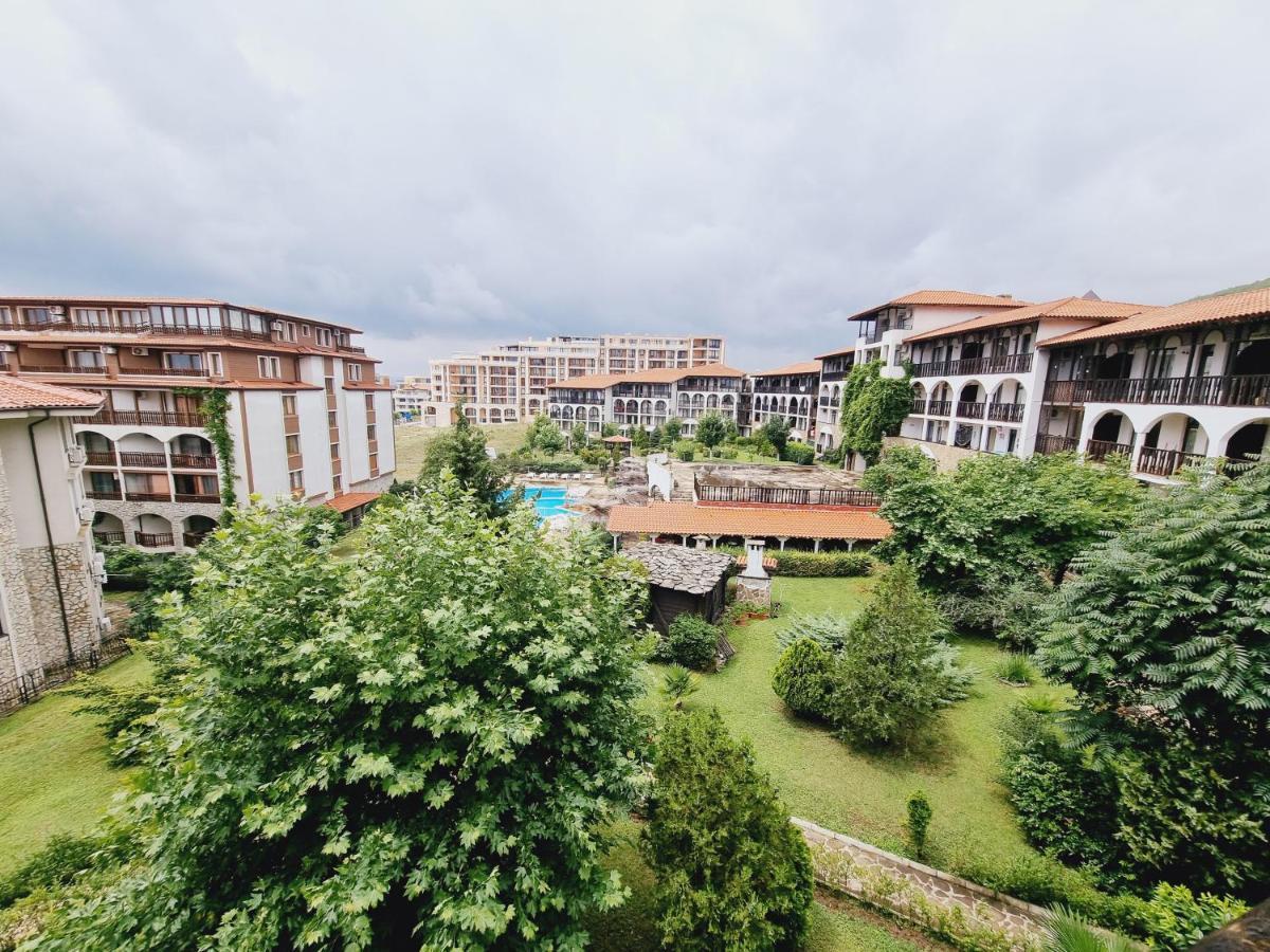 Modern 1Bd At Watermill Apartment Complex Święty Włas Zewnętrze zdjęcie